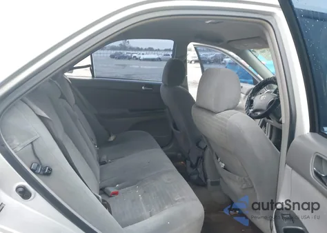 2005 Toyota Camry Le z USA, uszkodzony, nr VIN 4T1BE32K05U599634